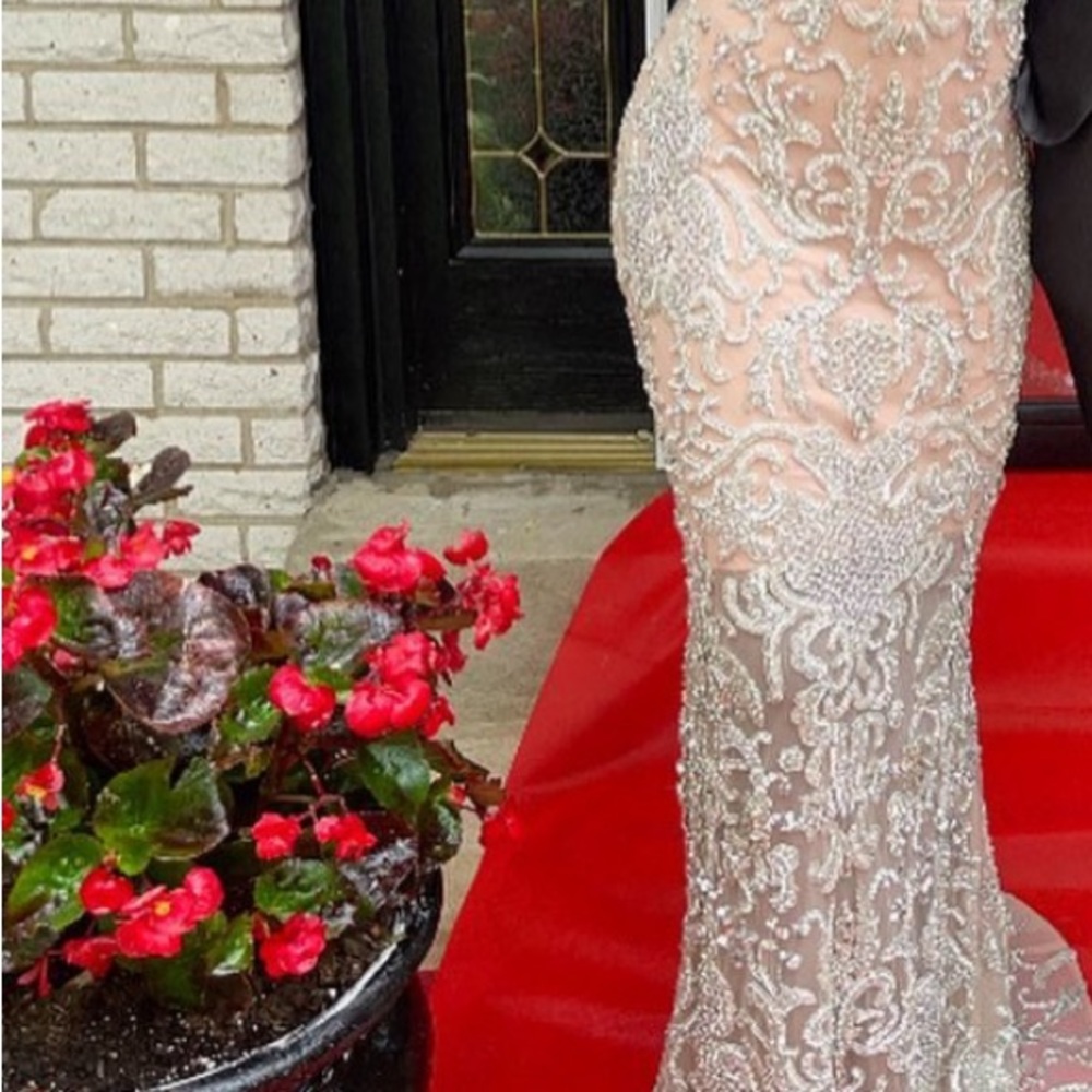 BEAUTIFUL PROM GOWN